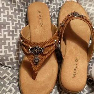 Size 8 Brown Sandals by Rialto
